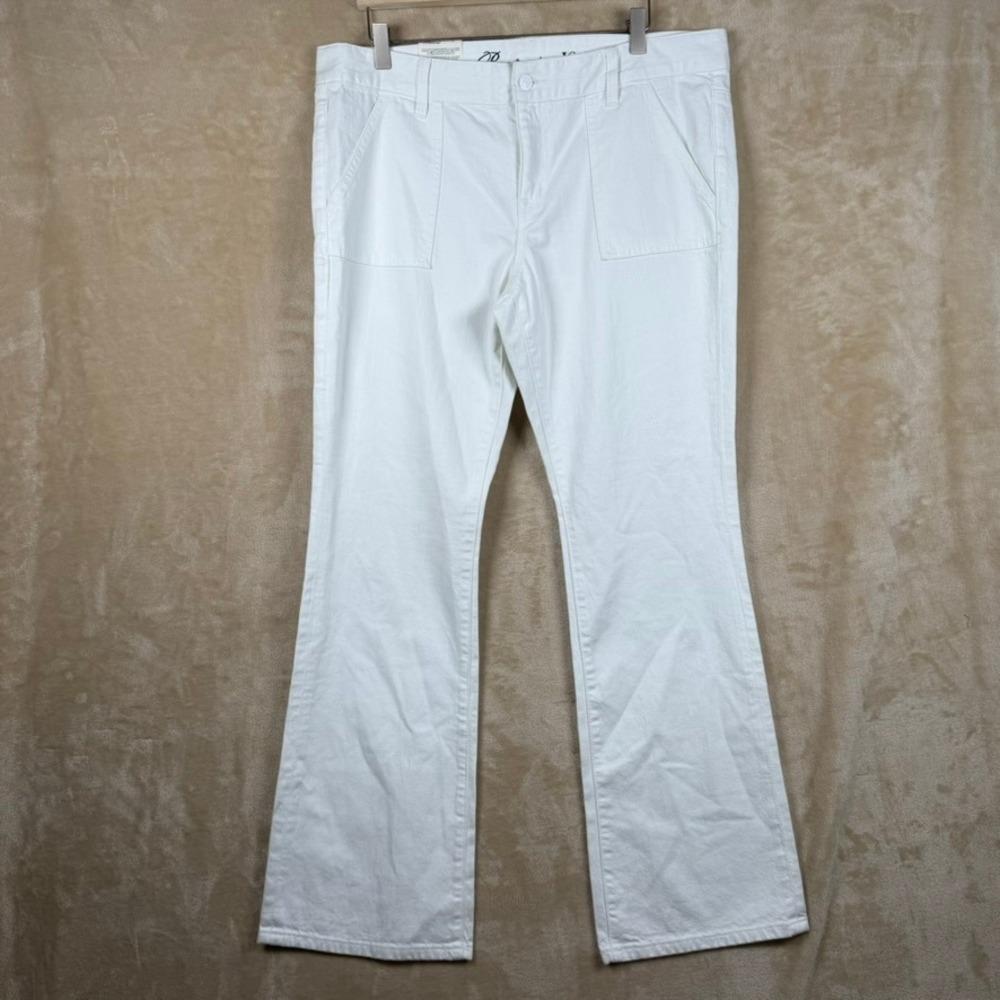 Tommy Hilfiger Womens 16 NWT White Mid Rise Bootcut Pants Preppy Nautical Clean